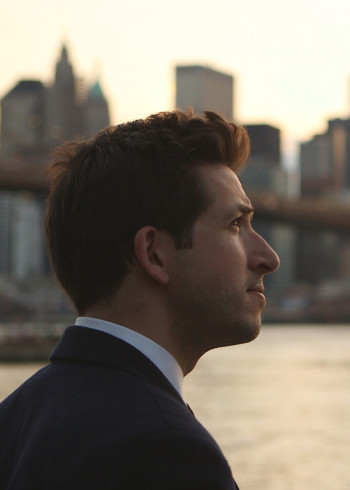 璀璨灯光璀璨心:三城传奇